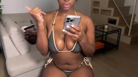Snapshot of violet6xft chatting on 9, 10, 2025 Fantasy Black Girl online show from 9, 10, 2025