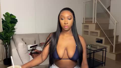 Snapshot of violet6xft chatting on 24, 10, 2025 Fantasy Black Girl online show from 24, 10, 2025
