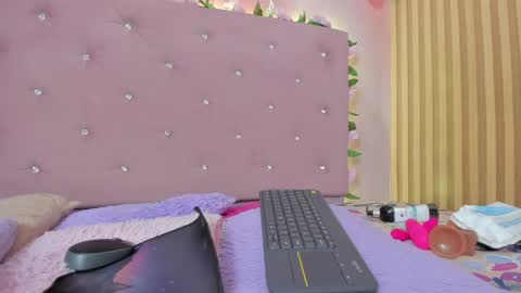 Snapshot of violet__taylor_ chatting on 8, 6, 2026 violet__taylor_ online show from 8, 6, 2026
