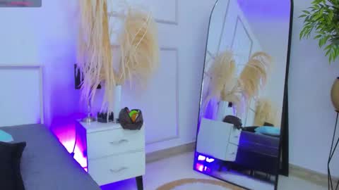 Snapshot of violet_and_paul chatting on 31, 10, 2025 Violet and Paul online show from 31, 10, 2025