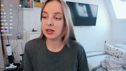 Snapshot of violet_blue_eyes chatting on 20, 4, 2026 Violet online show from 20, 4, 2026