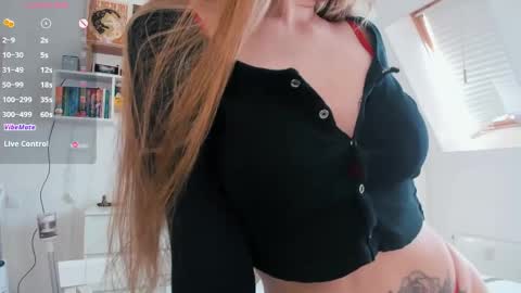 Snapshot of violet_blue_eyes chatting on 21, 4, 2026 Violet online show from 21, 4, 2026