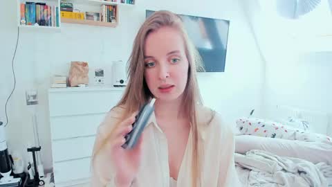 Snapshot of violet_blue_eyes chatting on 5, 5, 2026 Violet online show from 5, 5, 2026