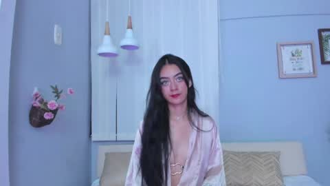 Snapshot of violet_moonligth chatting on 8, 6, 2026 violet_moonligth online show from 8, 6, 2026
