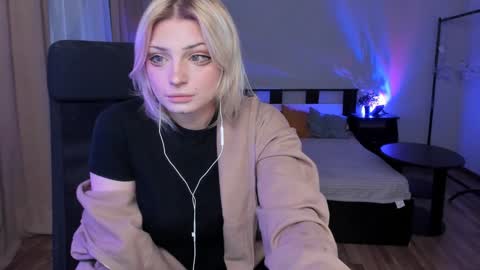 violet_oblivion online show from 6, 12, 2024