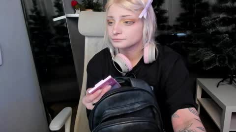 violet_oblivion online show from 19, 12, 2024