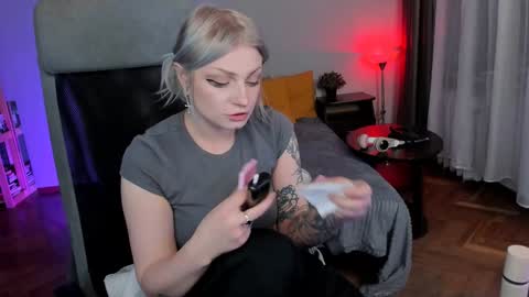 violet_oblivion online show from 20, 12, 2024