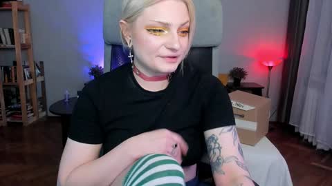 violet_oblivion online show from 7, 1, 2025