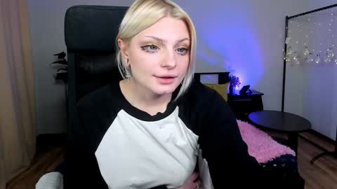 violet_oblivion online show from 10, 1, 2025