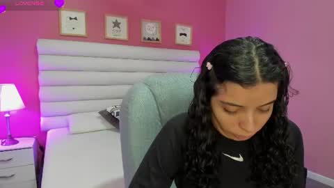 Snapshot of violet_sinclair chatting on 22, 6, 2026 violet_sinclair online show from 22, 6, 2026