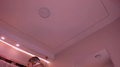 Snapshot of violeta_abel chatting on 10, 9, 2025 Violeta  online show from 10, 9, 2025