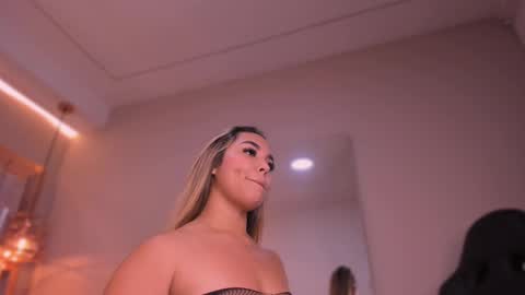 Snapshot of violeta_abel chatting on 6, 10, 2025 Violeta  online show from 6, 10, 2025