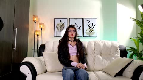 Snapshot of violeta_foxz chatting on 6, 4, 2026 Violeta online show from 6, 4, 2026