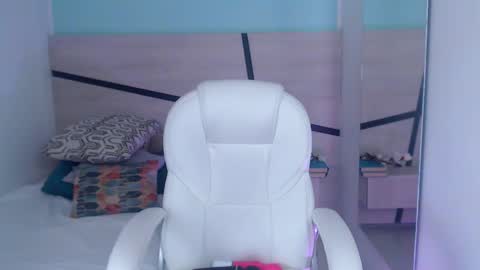 Violeta leon online show from 11, 1, 2025