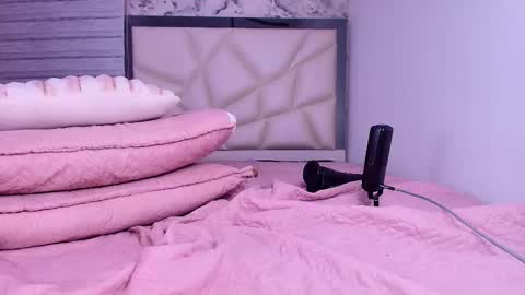 Snapshot of violeta_london chatting on 21, 3, 2026 violeta london online show from 21, 3, 2026