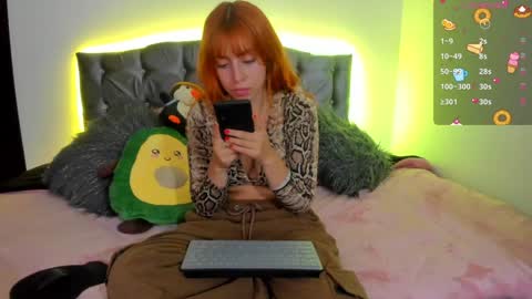 Snapshot of violetaarey chatting on 16, 12, 2024 Violeta Help me reach 150 thumbs up online show from 16, 12, 2024