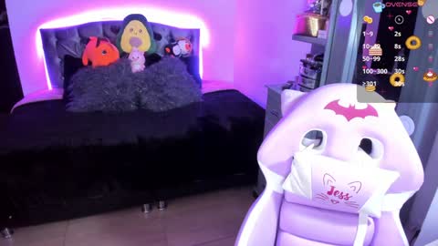 Snapshot of violetaarey chatting on 27, 12, 2024 Violeta Help me reach 150 thumbs up online show from 27, 12, 2024