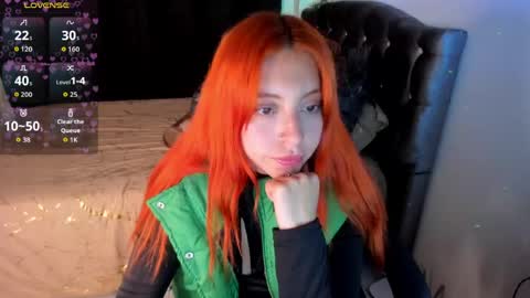 Snapshot of violetaarey chatting on 28, 4, 2026 Violeta Help me reach 150 thumbs up online show from 28, 4, 2026