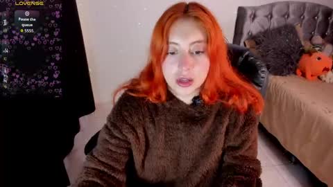 Snapshot of violetaarey chatting on 30, 4, 2026 Violeta Help me reach 150 thumbs up online show from 30, 4, 2026