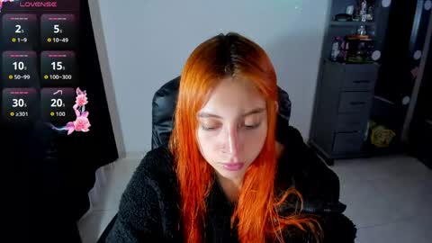 Snapshot of violetaarey chatting on 19, 5, 2026 Violeta Help me reach 150 thumbs up online show from 19, 5, 2026