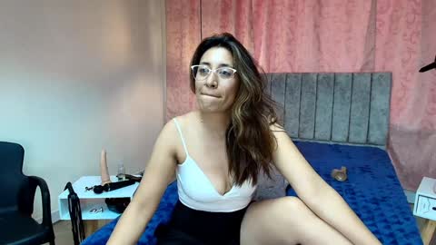 Snapshot of violetascott_ chatting on 17, 12, 2024 VIOLETA online show from 17, 12, 2024