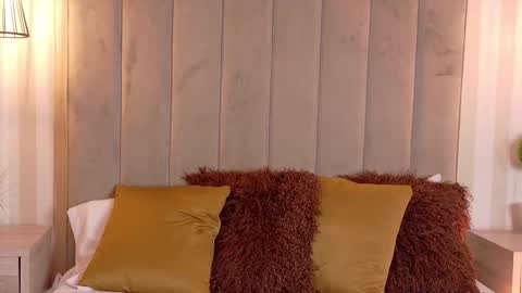 Cute Violet online show from 18, 9, 2025