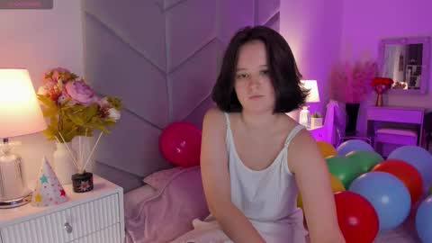 Snapshot of violetferguson chatting on 4, 10, 2025 Violet online show from 4, 10, 2025