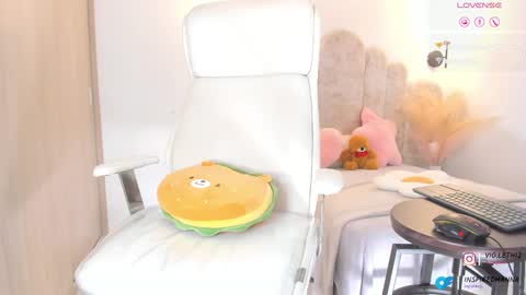 violeth___ online show from 1, 2, 2025