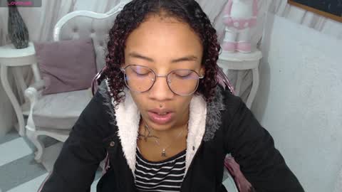 violeth_b online show from 17, 12, 2024