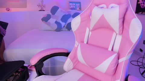 Violeth Hill online show from 28, 1, 2025