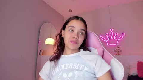 Violeth Hill online show from 5, 3, 2025