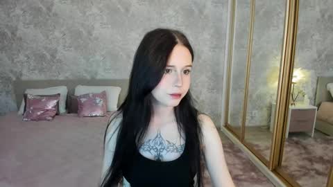 violetharmee online show from 9, 5, 2026