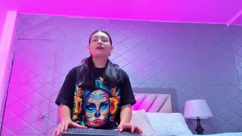 Violet Rousse online show from 6, 10, 2025