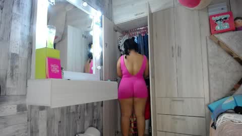 violetroussee online show from 4, 4, 2026