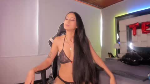 violetskinny online show from 3, 3, 2025