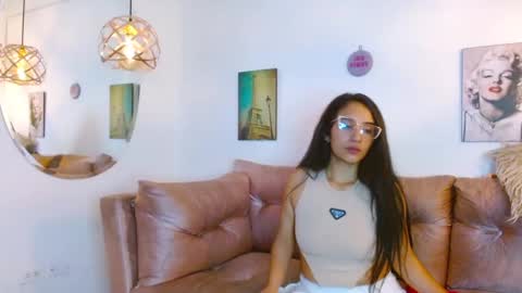 Snapshot of violetsweet_cs chatting on 4, 2, 2025 violetsweet_cs online show from 4, 2, 2025