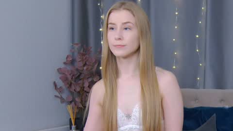 VioletSwone online show from 9, 1, 2025