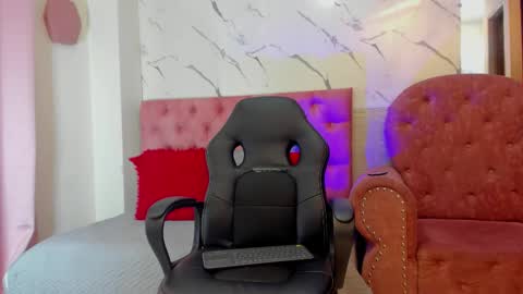 violett  rousee online show from 5, 12, 2025