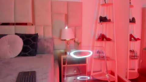 Violett  online show from 5, 2, 2026