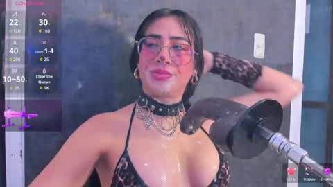 Snapshot of violett_collins_ chatting on 9, 10, 2025 Violett online show from 9, 10, 2025