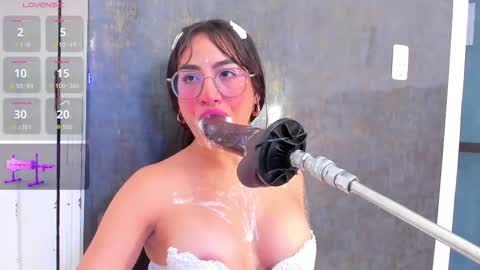 Snapshot of violett_collins_ chatting on 10, 10, 2025 Violett online show from 10, 10, 2025