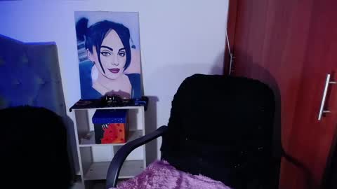 violett  Independent model online show from 25, 1, 2025