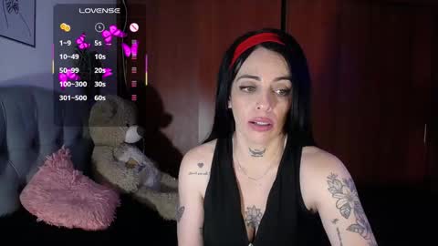 violett  Independent model online show from 10, 9, 2025