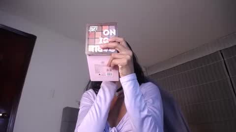 Snapshot of violett_queen122 chatting on 24, 10, 2025 violett_queen122 online show from 24, 10, 2025