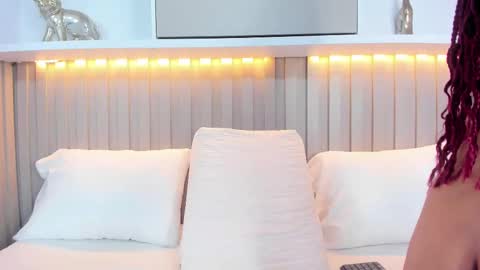 Snapshot of violett_rabbit_ chatting on 30, 9, 2025 Violett online show from 30, 9, 2025