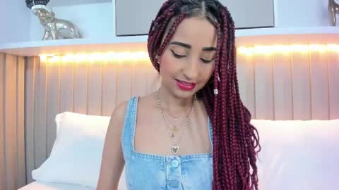 Snapshot of violett_rabbit_ chatting on 13, 10, 2025 Violett online show from 13, 10, 2025