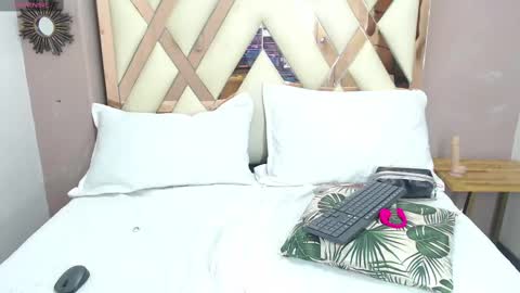 V I O L E T T E  online show from 9, 10, 2025