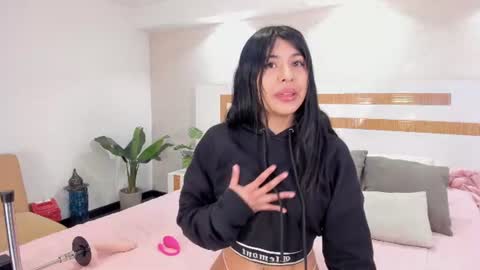 Snapshot of violettaa_stone chatting on 7, 7, 2026 Violettaa online show from 7, 7, 2026