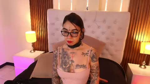Snapshot of violettaalemida chatting on 8, 7, 2026 violettaalemida online show from 8, 7, 2026