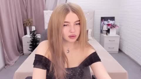 ViolettaOtis online show from 4, 1, 2025